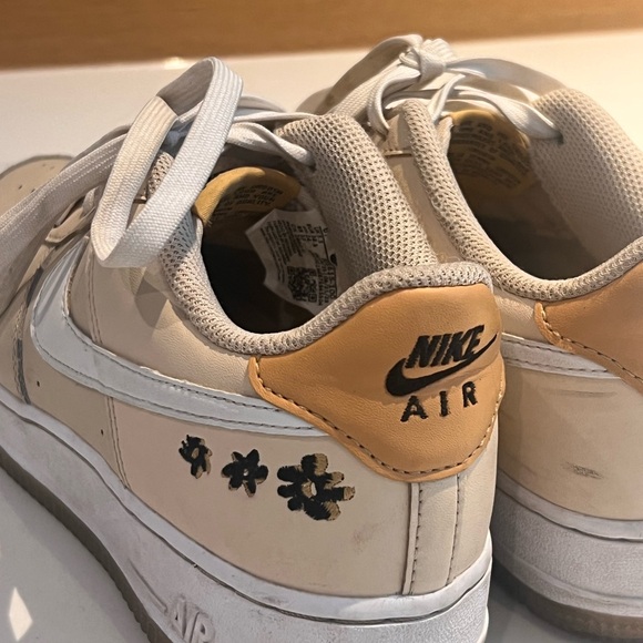 Nike Air Sneakers in Beige and White with Black Accents - Picture 2 of 4